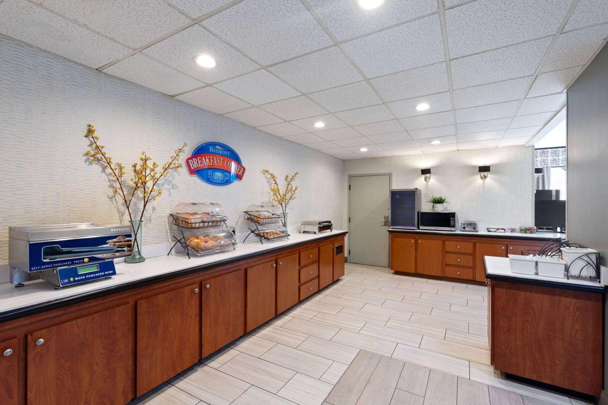 Baymont By Wyndham Nashville Airport Exterior photo