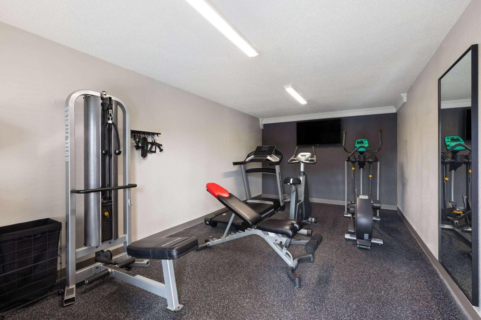 Baymont By Wyndham Nashville Airport Exterior photo