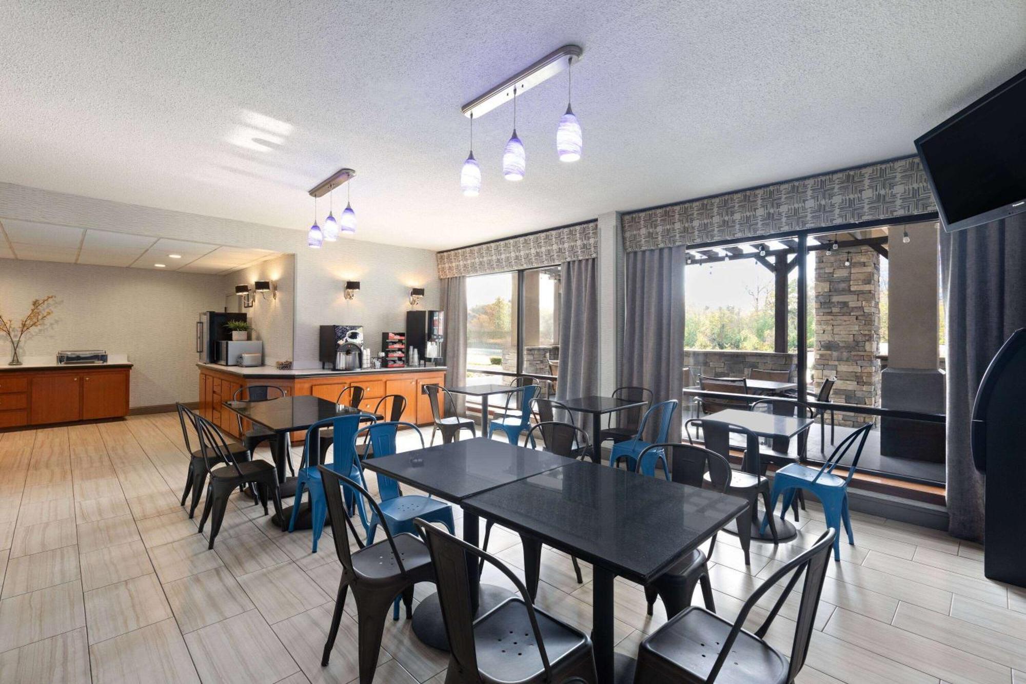 Baymont By Wyndham Nashville Airport Exterior photo