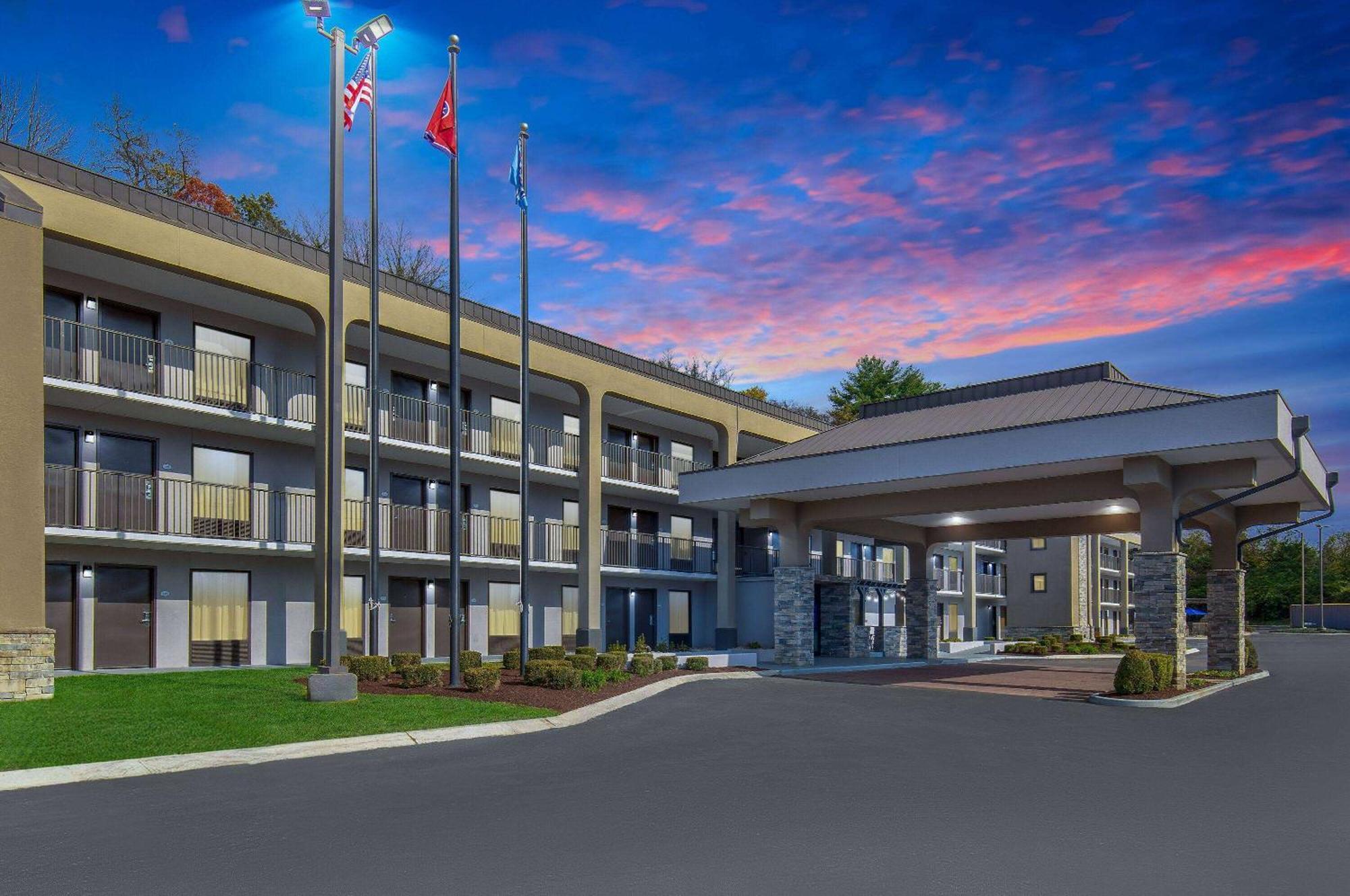 Baymont By Wyndham Nashville Airport Exterior photo